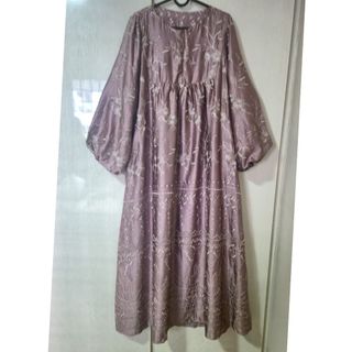 (Category: ) located in . Submitted by hannaboutique (Listing ID 1445238920, Image 1). Description: .
