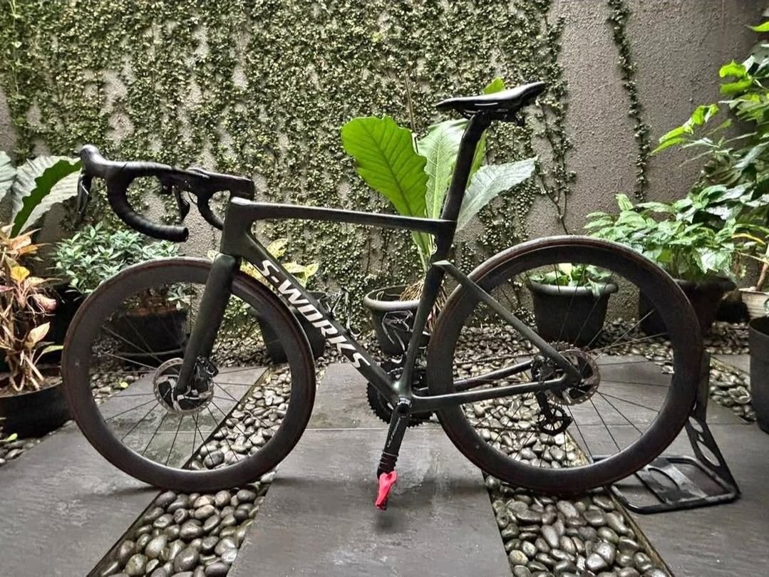Sworks tarmac sl7 54 (Category: Bicycles) located in Singapore. Submitted by rvbikes.id (Listing ID 1445358789, Image 1). Description: Fullbike Sworks tarmac SL7 Size 54 Suit for 173-178cm handlebar roval rapide wheelset black inc carbon groupset ultegra di2 11speed saddle prologo ospw ceramicspeed.
