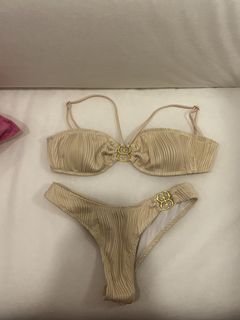 (Category: ) located in . Submitted by pinkpeonieschanellily (Listing ID 1445376236, Image 1). Description: .