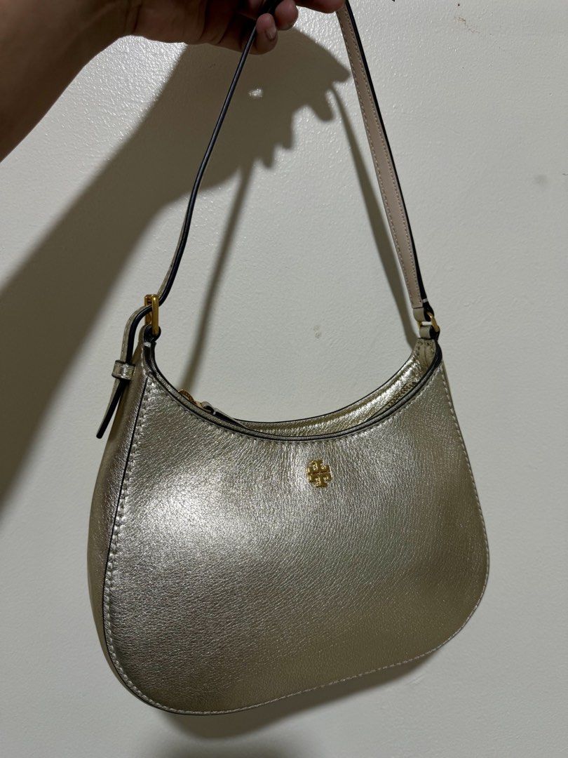 Tory Burch Emerson Metallic Zip Shoulder Bag (Category: Luxury Bags & Wallets) located in San Fernando. Submitted by annieprelovedshop (Listing ID 1445360249, Image 1). Description: .