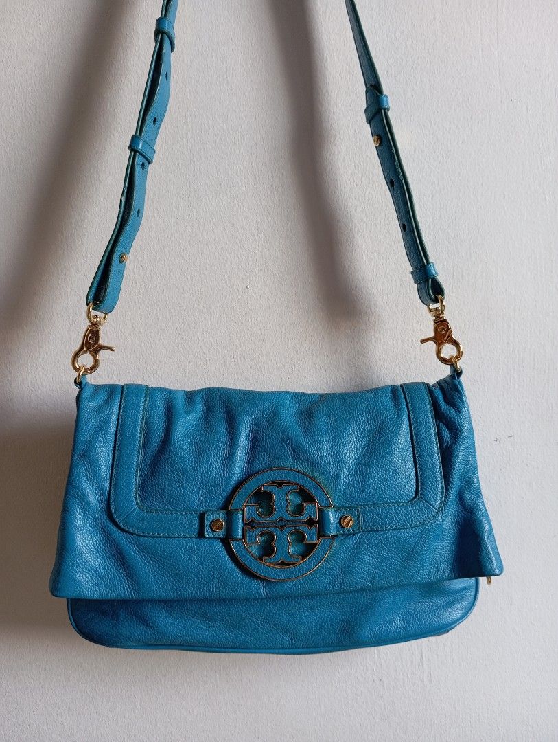 Preloved Tory Burch Turquoise Leather Shoulder Bag (Category: Luxury Bags & Wallets) located in Mandaluyong City. Submitted by famstuffs (Listing ID 1445304736, Image 1). Description: - Genuine turquoise leather Tory Burch bag - Elegant gold hardware accents - Adjustable shoulder strap for comfort - Interior zip pocket with signature Tory Burch logo zipper pull - Ideal for everyday style and practicality minimal signs of use shiny pa po Yung gold