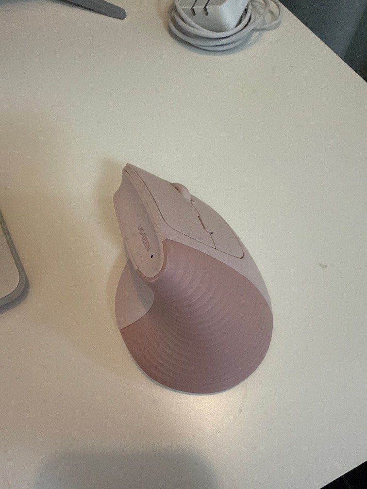 UGREEN ergonomic mouse pink (Category: Mouse & Mousepads) located in Makati City. Submitted by yurideclutters (Listing ID 1445340857, Image 1). Description: .