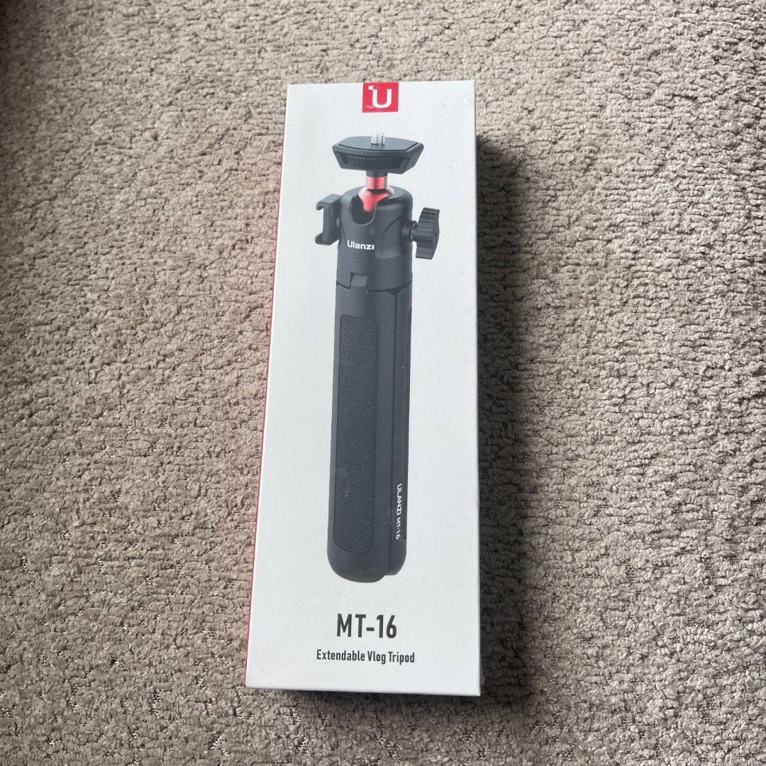 Ulanzi Extendable Vlog Tripod (Category: Tripods & Monopods) located in Quezon City. Submitted by prelovedbygirliess (Listing ID 1445305343, Image 1). Description: Authentic Brand New No flaws 10/10 condition.