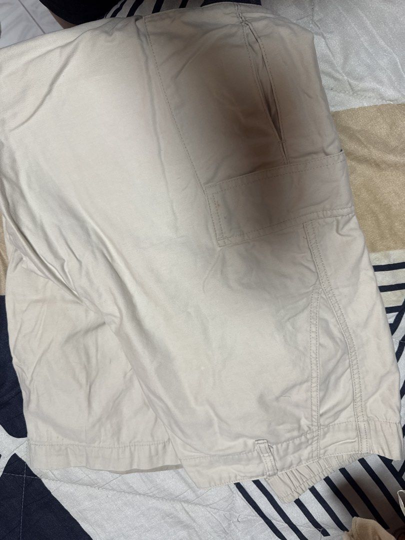 Uniqlo Cargo Pants Beige XL (Category: Other Bottoms) located in Aroroy. Submitted by tjclyton (Listing ID 1445296417, Image 3). Description: - Uniqlo Cargo Pants - Color: Beige - Size: XL - Waist: 75-81cm - Hip: 100-106cm - Made in Cambodia - Features: Comfortable fit, multiple pockets - Perfect for casual wear bought for 2990.