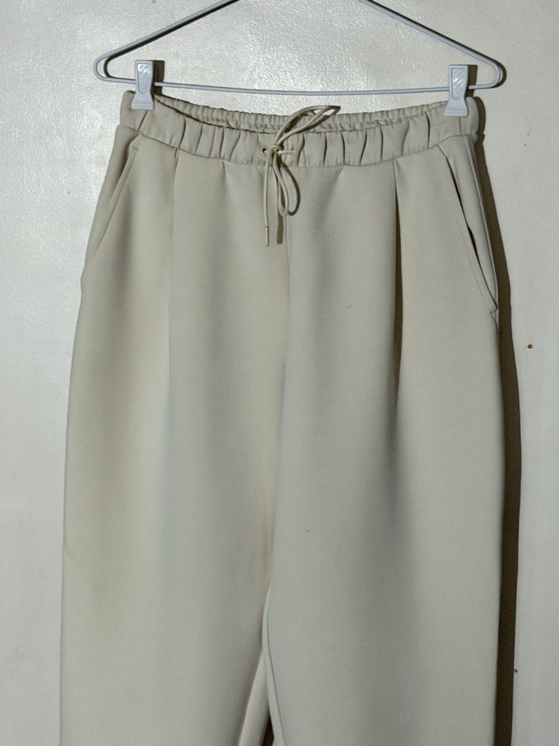 Uniqlo Cream High Waisted Drawstring Jogger Pants (Category: Other Bottoms) located in Angeles City. Submitted by endzn (Listing ID 1445326546, Image 2). Description: - Cream colored pants - High-waisted design - Drawstring detail - Cropped length - Convenient side pockets - Elastic waistband at the back for a comfortable fit - Simple and versatile, ideal for casual outfits - fits medium to large .