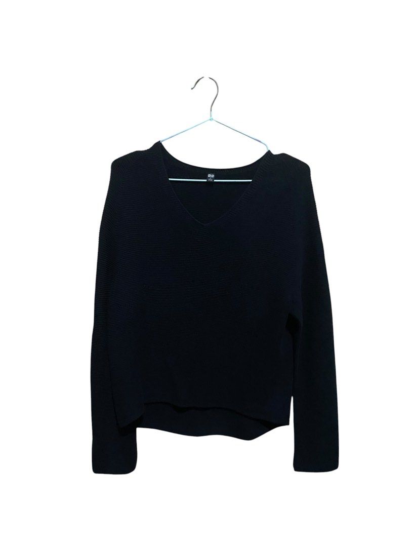 Uniqlo Knit Black Sweater (Category: Coats, Jackets and Outerwear) located in Makati City. Submitted by ace.archives (Listing ID 1445372285, Image 1). Description: .