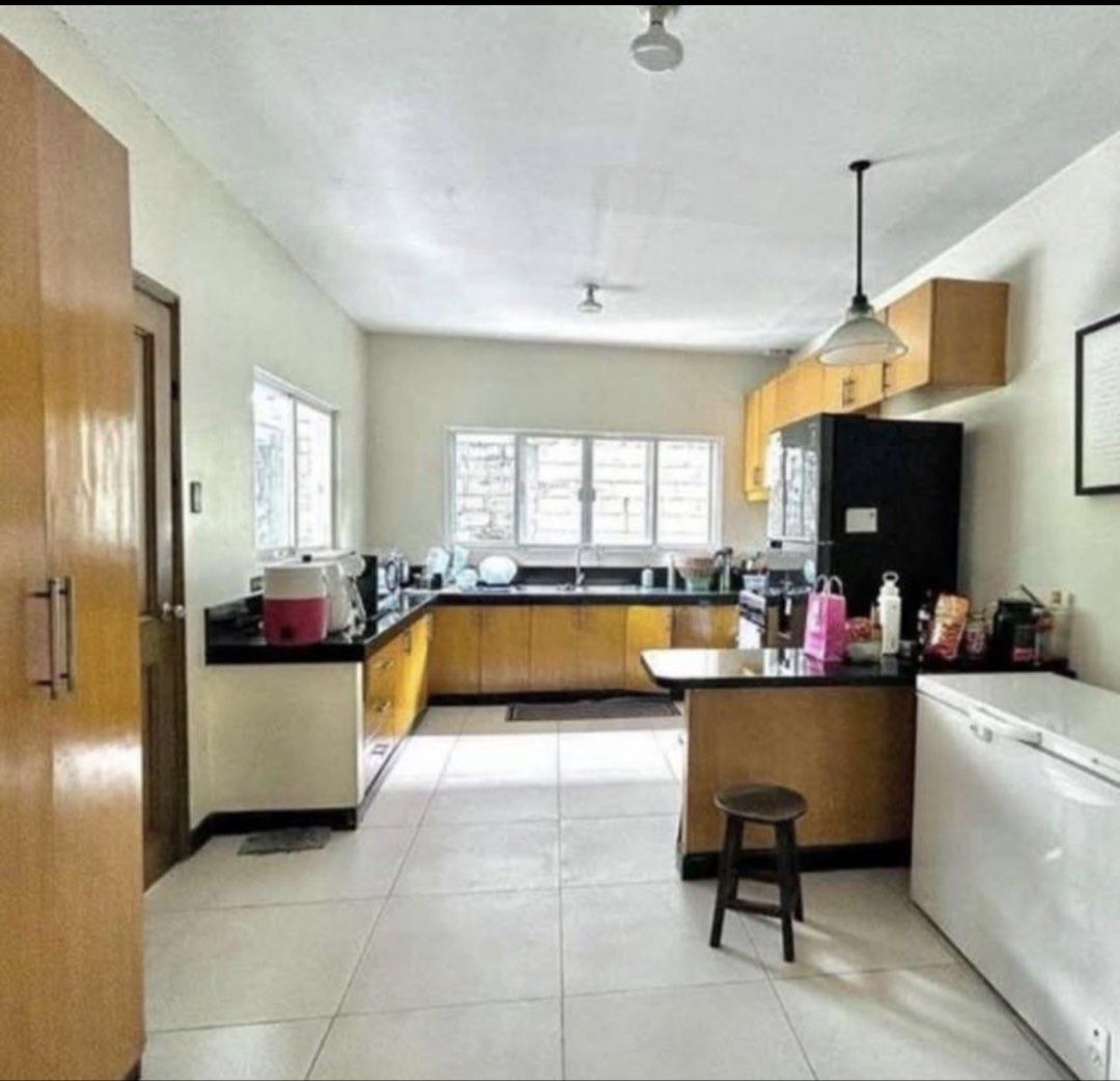 Valle Verde 2 House for sale (Category: House & Lot) located in Taguig. Submitted by brokerhanstaneo_09178038728 (Listing ID 1445256087, Image 3). Description: Valle Verde 2 Lot area: 425 sqm FA: 360 sqm 5 br, 3 t&b, powder room, maidsroom & driver's quarter, 4 car garage P139M With tenant until Feb 2028 Income: P165k per month .