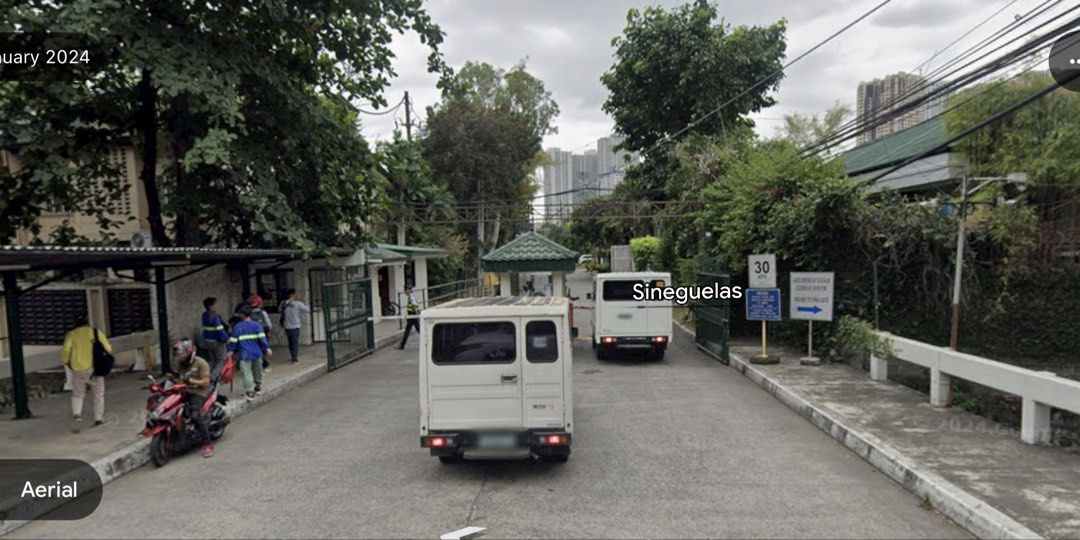 Valle Verde Pasig- Inner Property, modern (Category: House & Lot) located in Taguig. Submitted by brokerhanstaneo_09178038728 (Listing ID 1445256548, Image 1). Description: Valle Verde 1 House for sale Lot size: 467 sqm 2 Sty 5 bedrooms, renovated 4 car garage Price: P135M With Tenant .