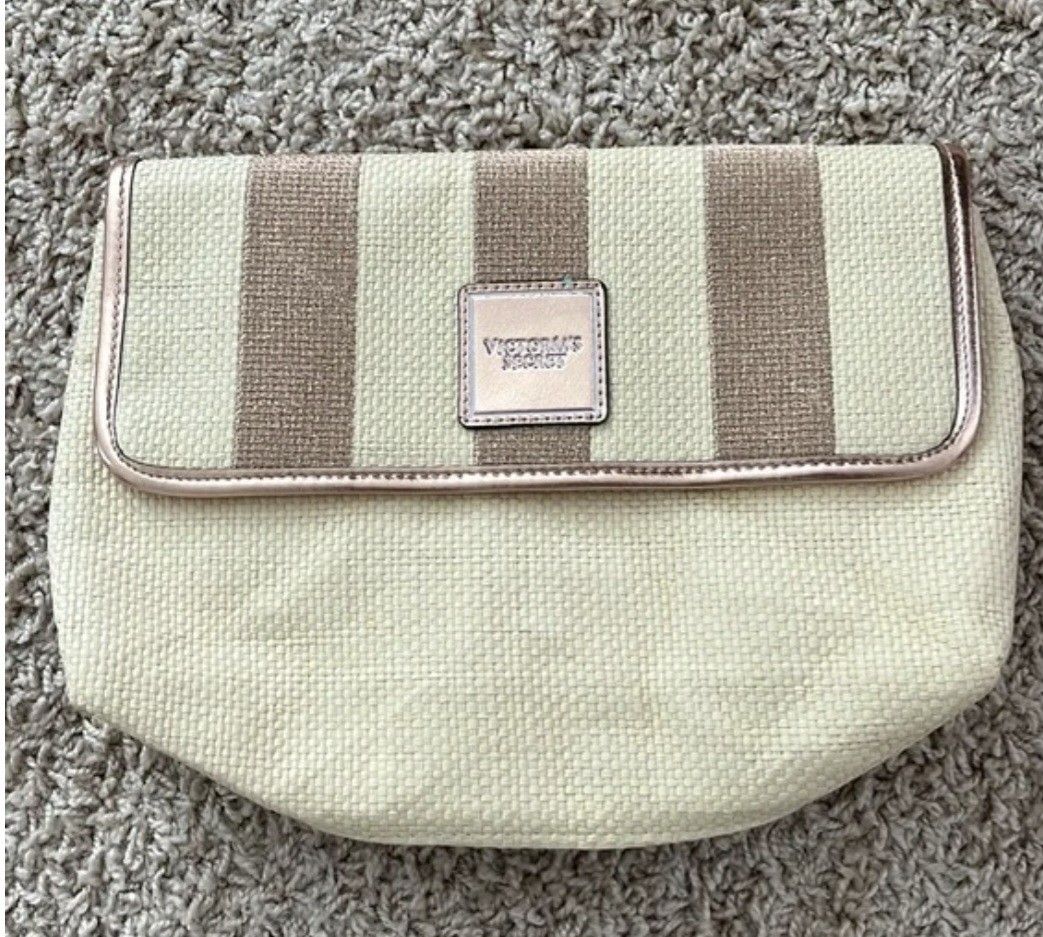 Victoria Secret Summer Clutch (Category: Purses & Pouches) located in San Pedro. Submitted by msela (Listing ID 1445337227, Image 1). Description: Victoria Secrer Summer Clutch in pretty beige with tan stripes. Snap shut.