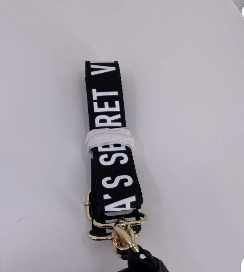 Victoria Secret Tote Bag (Category: Tote Bags) located in San Pedro. Submitted by msela (Listing ID 1445336524, Image 3). Description: Victoria Secret Black Floral Tote Weekender Getaway Tote Bag - Size: Large.