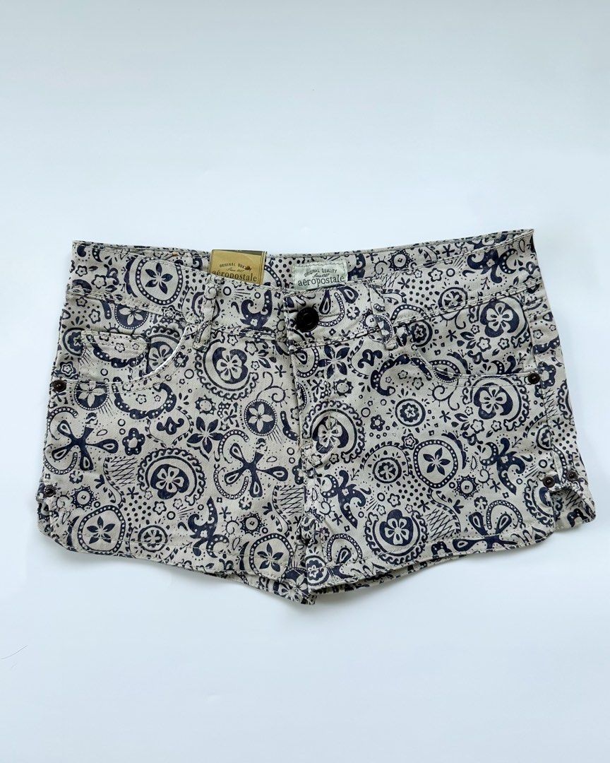 Vintage Aeropostale Shorts (Category: Shorts) located in Manila. Submitted by declutte.wsoph (Listing ID 1445313390, Image 1). Description: - W24” L12” - Never worn. With tag! - No flaws 🫶🏼 - No ww 📍Taft / Nuvali ✨Colors may vary due to lighting 🏷️ #vintage#aeropostale#abercrombie .
