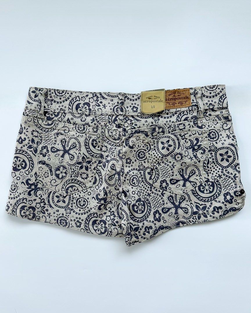 Vintage Aeropostale Shorts (Category: Shorts) located in Manila. Submitted by declutte.wsoph (Listing ID 1445313390, Image 2). Description: - W24” L12” - Never worn. With tag! - No flaws 🫶🏼 - No ww 📍Taft / Nuvali ✨Colors may vary due to lighting 🏷️ #vintage#aeropostale#abercrombie .
