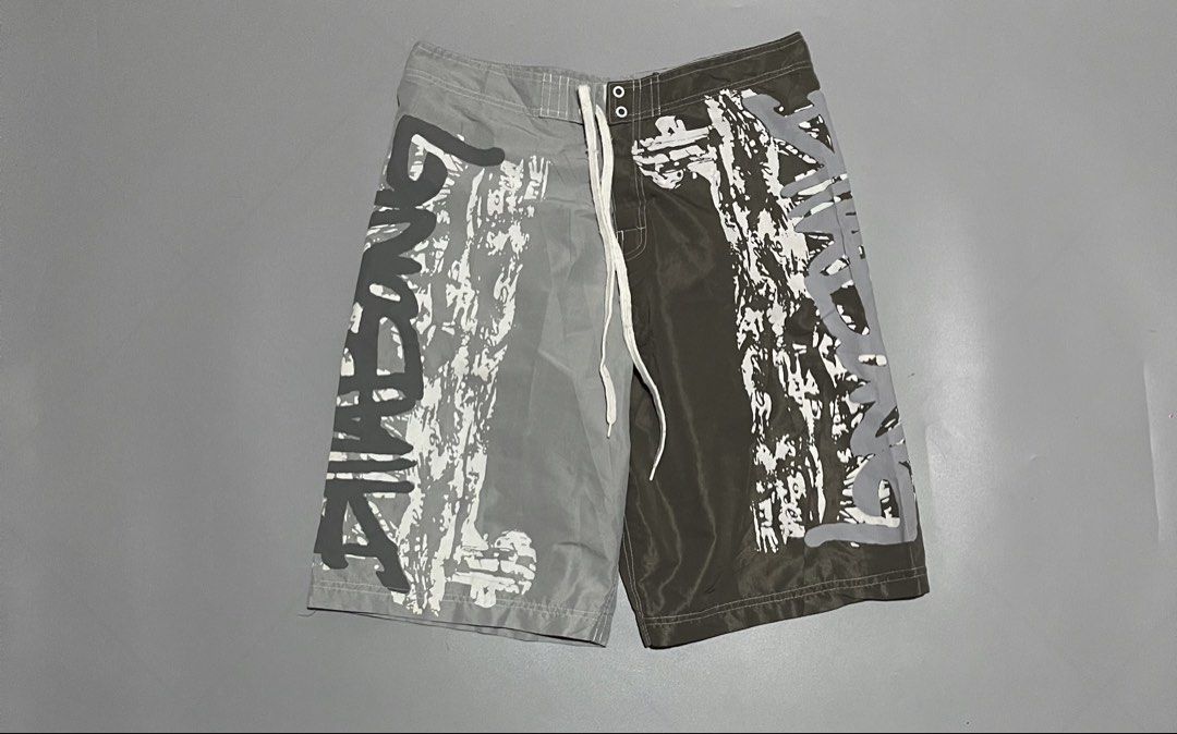 Vintage Billabong BoardShort Two Tone (Category: Swim Trunks & Board Shorts) located in Angeles City. Submitted by andreiboughts (Listing ID 1445365955, Image 1). Description: Length: 21.5 Waist: 30 Condition: 9.5/10 Color rate: 9.5/10 Issue (s): minor rust stain Complete Tags ✅ 32 on tag.