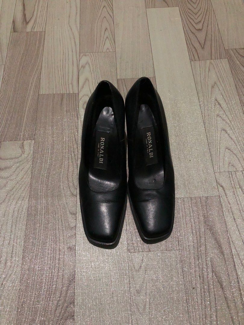 Vintage Elegant Black Leather Square Toe Block Heels (Category: Heels) located in Alcala. Submitted by grisch (Listing ID 1445331840, Image 1). Description: - Classic black heels from RONALDI - Genuine leather material - Stylish square toe design - Comfortable block heel for all-day wear - Versatile: perfect for work or a night out - Good pre-loved condition - 36.5 on tag (37.5-38 best fit).