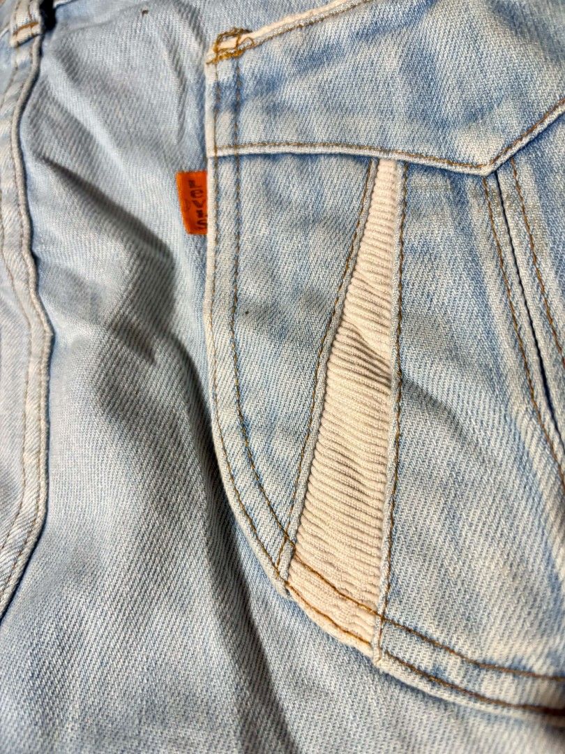 Vintage Light Wash Bell Bottom Jeans (Category: Jeans) located in Lapu Lapu. Submitted by markbel26 (Listing ID 1445311435, Image 3). Description: - Light wash denim jeans - Bell bottom style - Unique pocket design on the back - Shows some signs of wear and small marks on the front - Ideal for achieving a retro look.