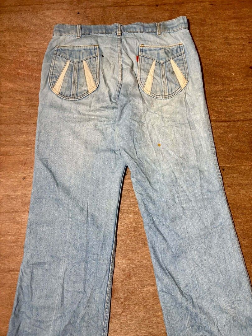 Vintage Light Wash Bell Bottom Jeans (Category: Jeans) located in Lapu Lapu. Submitted by markbel26 (Listing ID 1445311435, Image 2). Description: - Light wash denim jeans - Bell bottom style - Unique pocket design on the back - Shows some signs of wear and small marks on the front - Ideal for achieving a retro look.