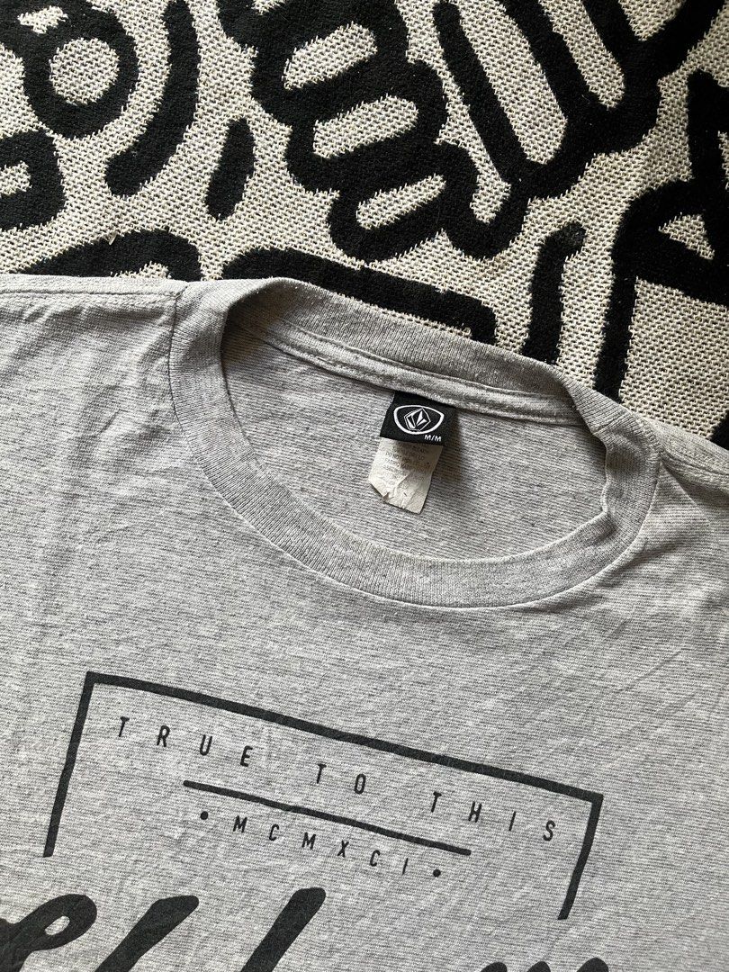 Volcom "True to This" Grey T-Shirt (Category: Tshirts & Polo Shirts ) located in Silang. Submitted by yusthrift (Listing ID 1445277562, Image 2). Description: - Grey Volcom T-Shirt - Features 'True to This' graphic and MCMXCI detail - Short sleeves and crew neck design - Comfortable cotton blend fabric - Ideal for casual outings and everyday wear Size: M on tag 19.5 inc width 28 inc length No issue Very good condition .