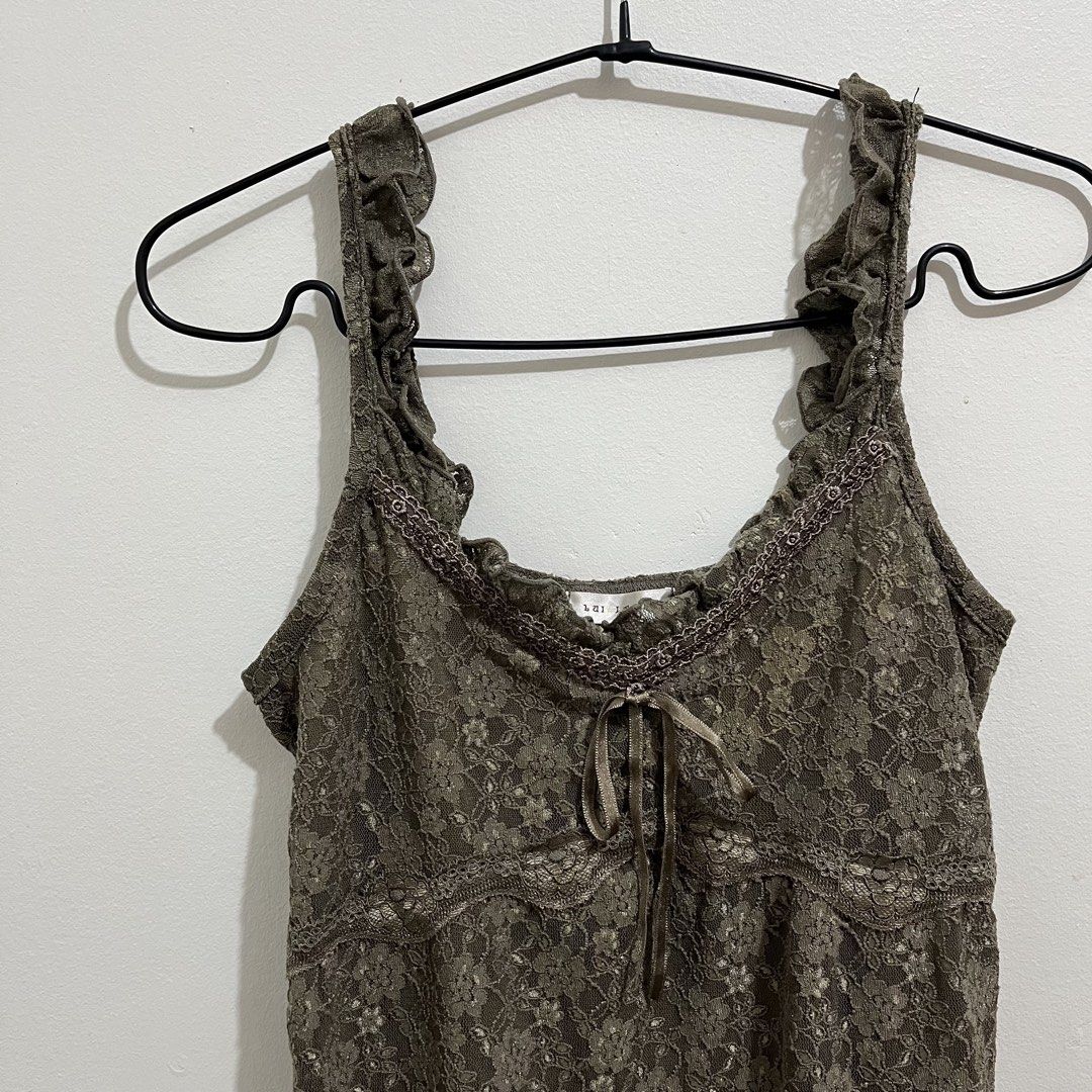 VTG Y2K JAPAN CAMI TOP (Category: Sleeveless) located in Sipalay. Submitted by trustmeyoullbefine (Listing ID 1445327391, Image 3). Description: Size small to medium 14W 23L Good as new Made in japan No flaws Needw wash.