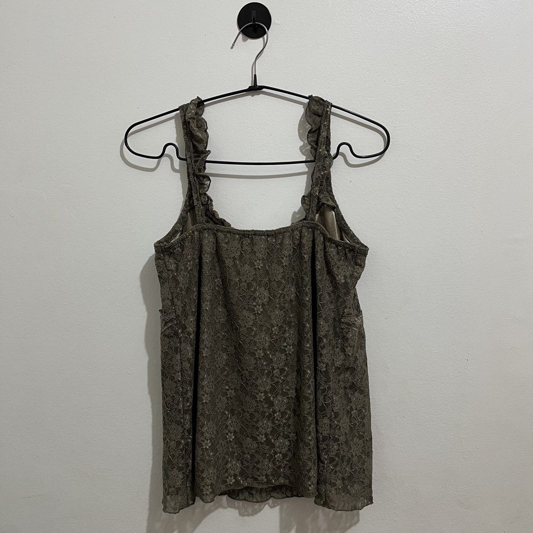 VTG Y2K JAPAN CAMI TOP (Category: Sleeveless) located in Sipalay. Submitted by trustmeyoullbefine (Listing ID 1445327391, Image 2). Description: Size small to medium 14W 23L Good as new Made in japan No flaws Needw wash.