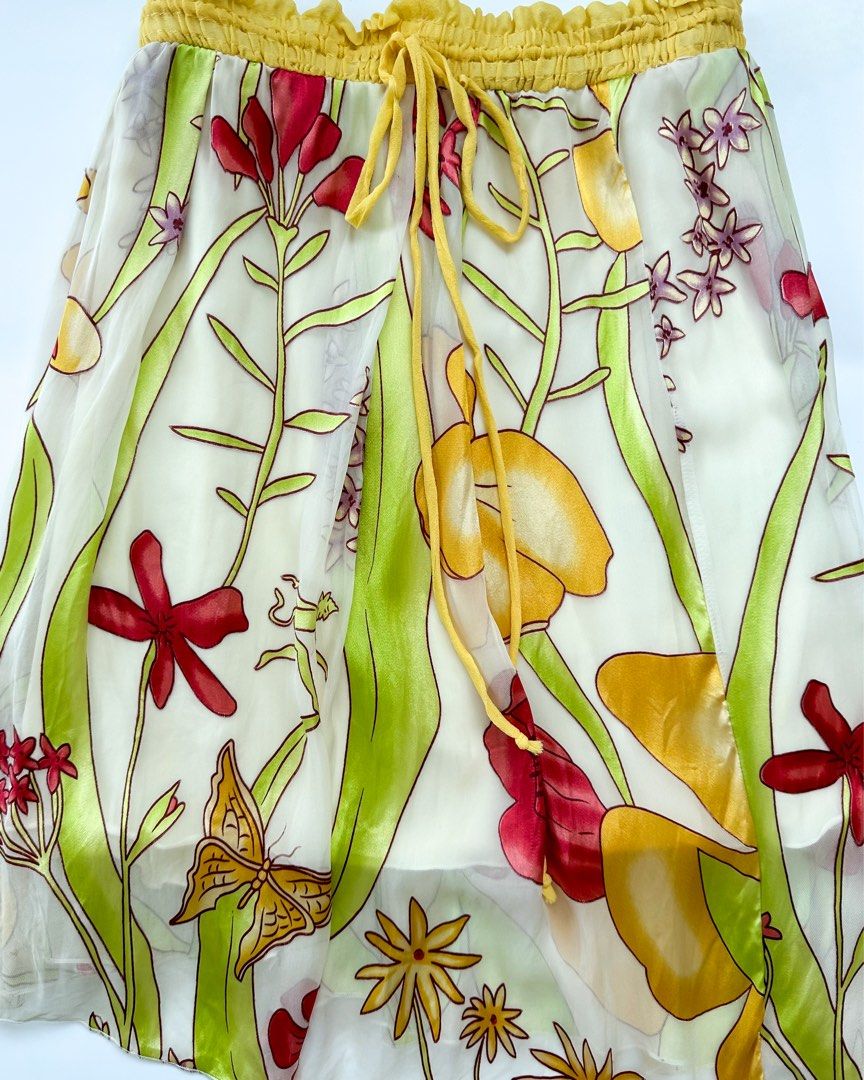 Whimsical Yellow Asymmetrical Midi Skirt (Category: Skirts) located in Manila. Submitted by declutte.wsoph (Listing ID 1445315216, Image 2). Description: - W26-29” (stretchable) - Can be used as a tube top (Small to Medium) - Design is so whimsy! - No flaws 🫶🏼 - No ww 📍Taft / Nuvali ✨Colors may vary due to lighting 🏷️ #vintage#fairy#whimsy .