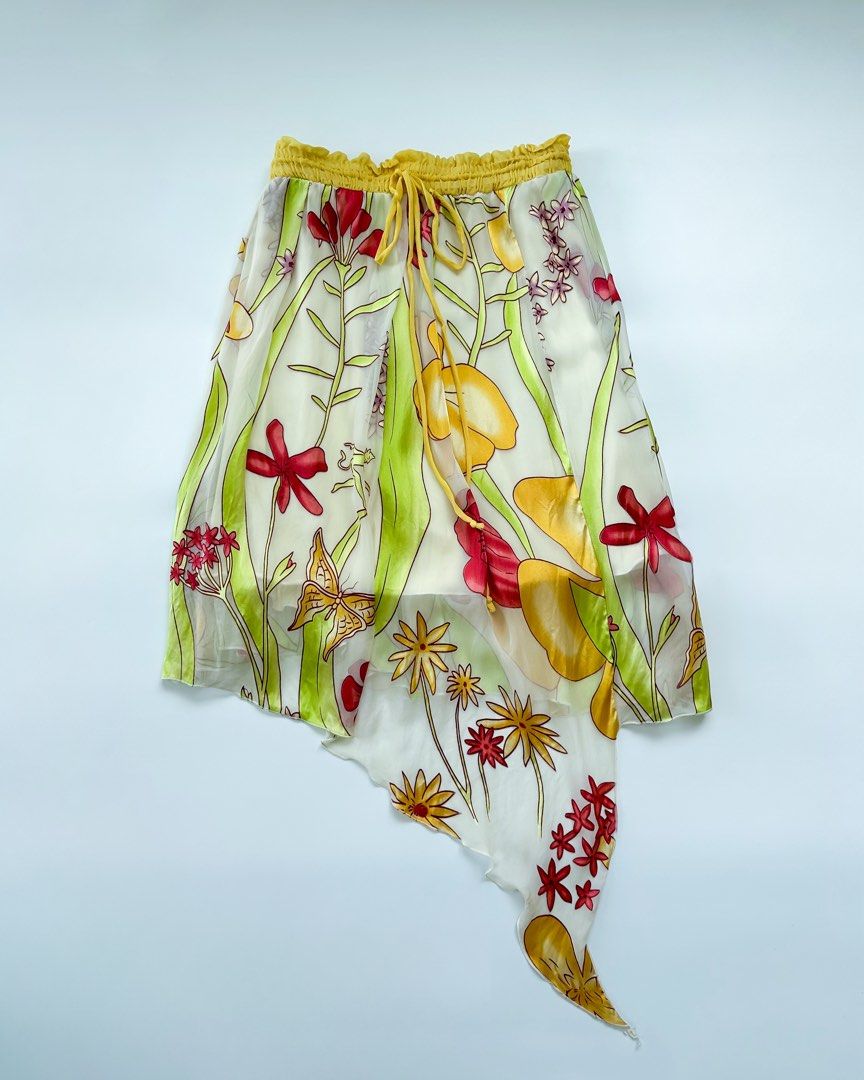 Whimsical Yellow Asymmetrical Midi Skirt (Category: Skirts) located in Manila. Submitted by declutte.wsoph (Listing ID 1445315216, Image 1). Description: - W26-29” (stretchable) - Can be used as a tube top (Small to Medium) - Design is so whimsy! - No flaws 🫶🏼 - No ww 📍Taft / Nuvali ✨Colors may vary due to lighting 🏷️ #vintage#fairy#whimsy .