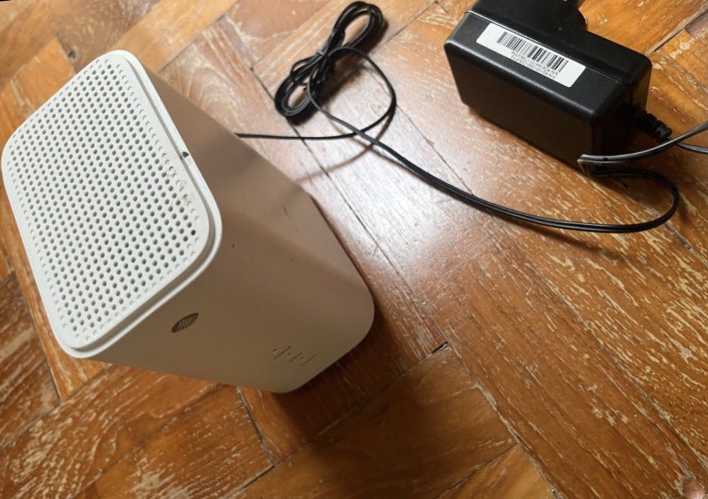 White Wireless Router with Power Adapter489079697467648000