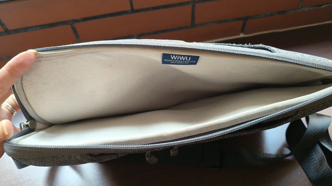 WIWU Grey Laptop Bag with Shoulder Strap489312770128629764