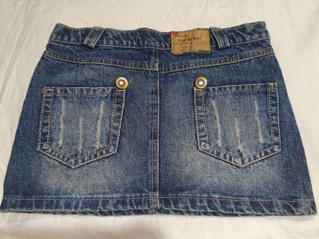 Y2k Vintage inspired Mini Skirt (Category: Skirts) located in Dasmarinas. Submitted by skirtygirl (Listing ID 1445401624, Image 2). Description: Waist: 29 Length: 12.