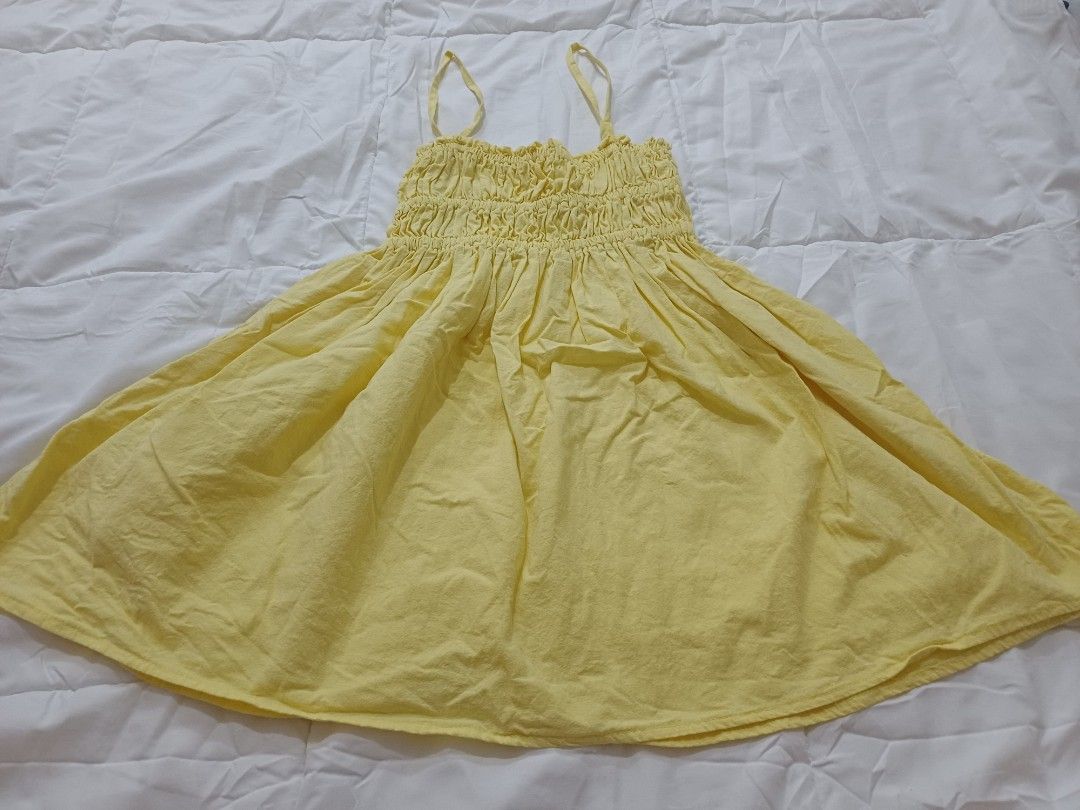 Yellow Dress (Category: Dresses) located in Pasig City. Submitted by wisefish.626cb7 (Listing ID 1445341183, Image 1). Description: Medium.