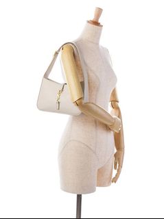 (Category: ) located in . Submitted by jadasy_vintagefinds (Listing ID 1445286778, Image 1). Description: .