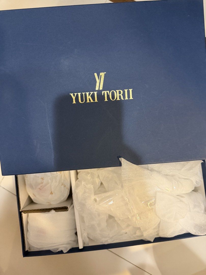 Yuki Torii Tea Set with Teapot and Cups489398808777871360