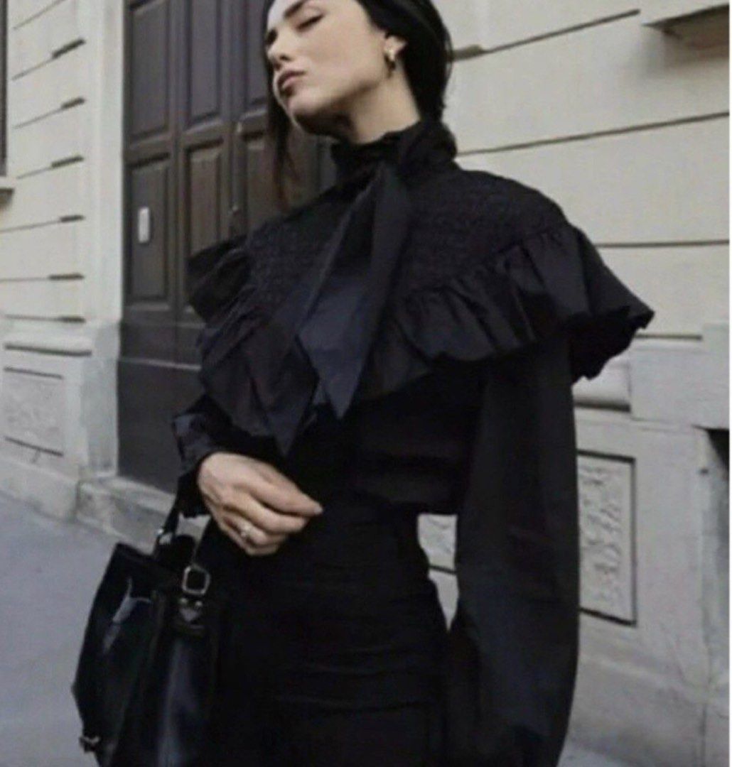 ZARA AUTHENTIC Bow Tie Ruffled Smocked Top XS-S (Category: Blouses) located in Calapan. Submitted by shakalak2 (Listing ID 1445266085, Image 2). Description: Tag XS Best fit XS-S.