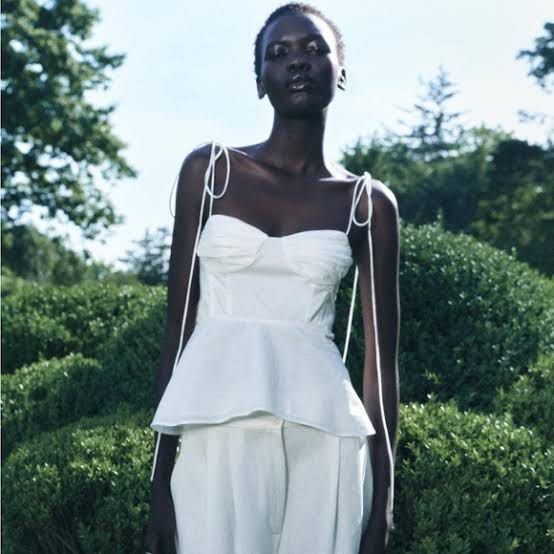 Zara Viral White Cotton Bustier Peplum Top (Category: Others Tops) located in Manila. Submitted by thedressobsessed (Listing ID 1445362740, Image 1). Description: don’t waste my time or you’ll be blocked 👋🏼 authentic zara size xs on tag in great condition—just wore once last price posted. no haggling pls, lowballers will be ignored ❗️ ALL SALES ARE FINAL. NO CANCELLATIONS, RETURNS, REFUNDS, OR EXCHANGES WILL BE ENTERTAINED. .