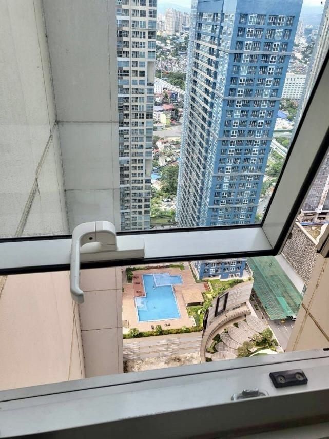 3 bedroom in Madison Park West BGC (Category: Apartments & Condos) located in Makati City. Submitted by onlinerealestateph (Listing ID 1445513898, Image 3). Description: MARKED DOWN PRICE! Madison Park West 7th avenue corner 36th street, BGC For sale: Madison Park West 7th avenue corner 36th street, BGC 3 bedrooms 2 toilet & baths 100 sqm Corner unit 2 balconies 1 parking slot Unfurnished Clean title Corp owned 36th floor Windows facing south 36t