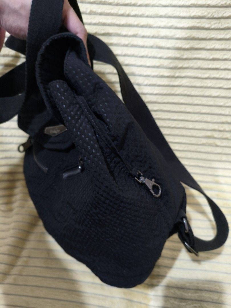 🟣 Kipling Black backpack minimalist rare vintage (Category: Backpacks) located in Cebu City. Submitted by cherry_05 (Listing ID 1445594633, Image 3). Description: 🎀New Sale🎀 ♡ colors may vary due to lighting ♡ Please make do with the pictures provided. I do not model items. ♡ preloved po so please manage your expectations. ♡ Please ask all questions prior to making an offer as all sales are final. ♡ First to pay owns the item ♡ no return, no e