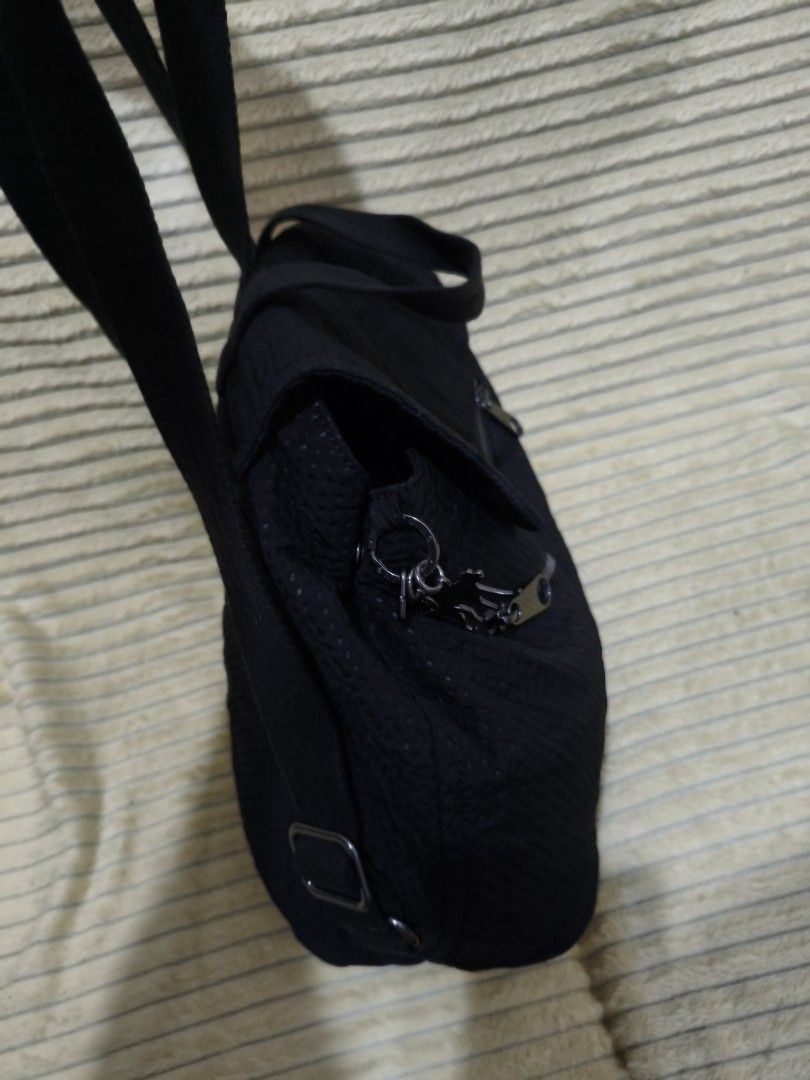 🟣 Kipling Black backpack minimalist rare vintage (Category: Backpacks) located in Cebu City. Submitted by cherry_05 (Listing ID 1445594633, Image 2). Description: 🎀New Sale🎀 ♡ colors may vary due to lighting ♡ Please make do with the pictures provided. I do not model items. ♡ preloved po so please manage your expectations. ♡ Please ask all questions prior to making an offer as all sales are final. ♡ First to pay owns the item ♡ no return, no e