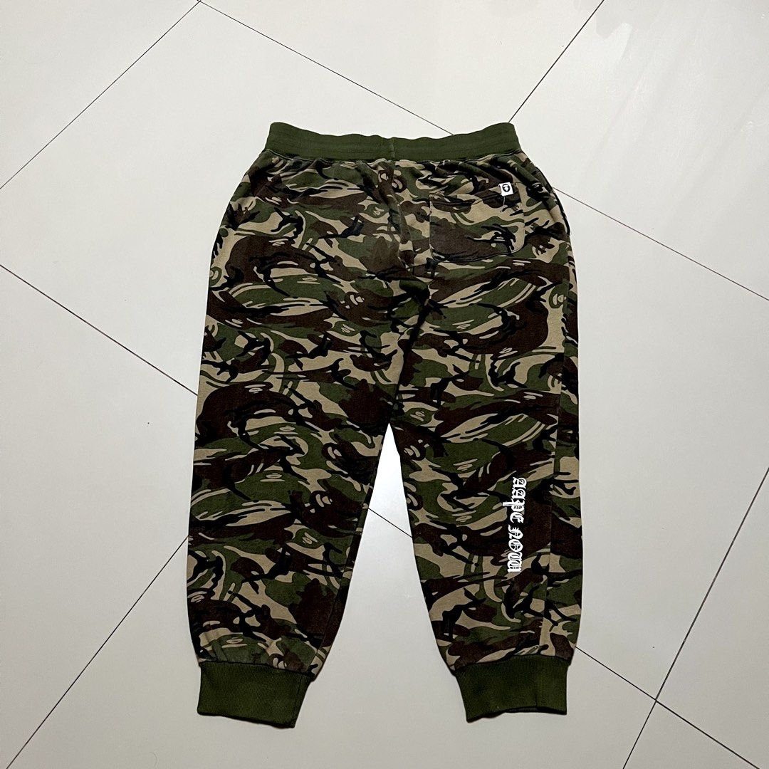 AAPE BY A BATHING APE CAMOUFLAGE PANTS (Category: Joggers) located in Pasig City. Submitted by mr.mabisa (Listing ID 1445505811, Image 2). Description: AAPE BY A BATHING APE CAMOUFLAGE PANTS.