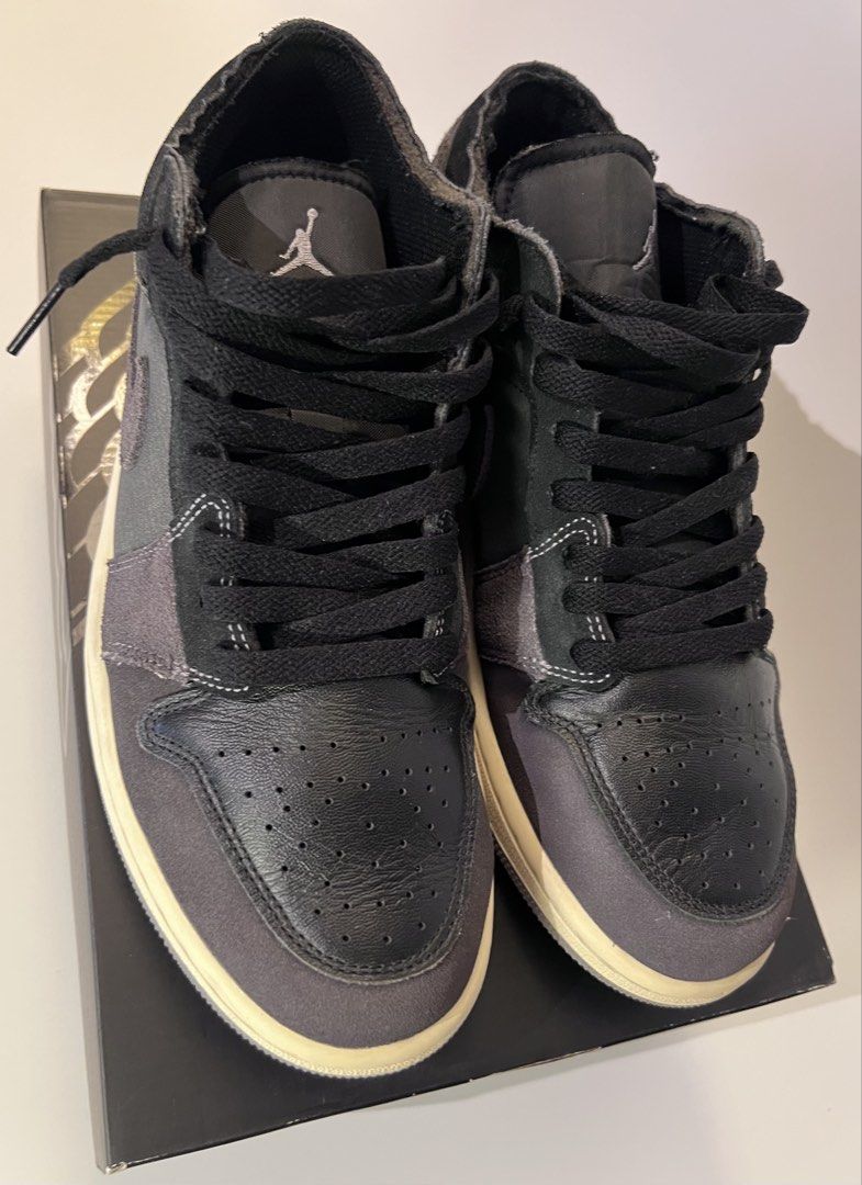 AIR JORDAN 1 LOW SE CRAFT 9IS (Category: Sneakers & Footwear) located in Manila. Submitted by benta_co (Listing ID 1445499605, Image 3). Description: 100% Original with complete inclusions DM if interested .
