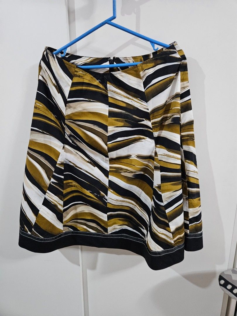 Amanda Lane Skirt Size 12 (Category: Skirts) located in Caloocan City. Submitted by rm.diaz (Listing ID 1445496408, Image 1). Description: - Amanda Lane skirt - Size 12 - 100% Cotton - Unique abstract print (black, white, gold) - Perfect for dressing up or down.