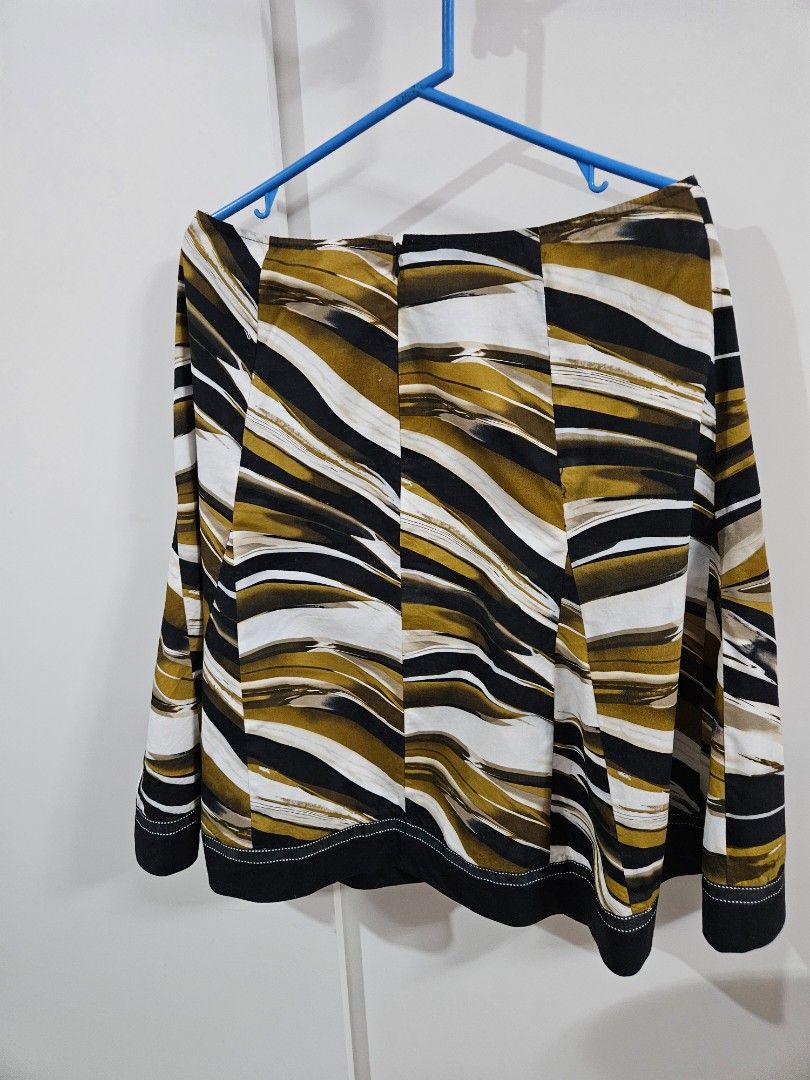 Amanda Lane Skirt Size 12 (Category: Skirts) located in Caloocan City. Submitted by rm.diaz (Listing ID 1445496408, Image 3). Description: - Amanda Lane skirt - Size 12 - 100% Cotton - Unique abstract print (black, white, gold) - Perfect for dressing up or down.