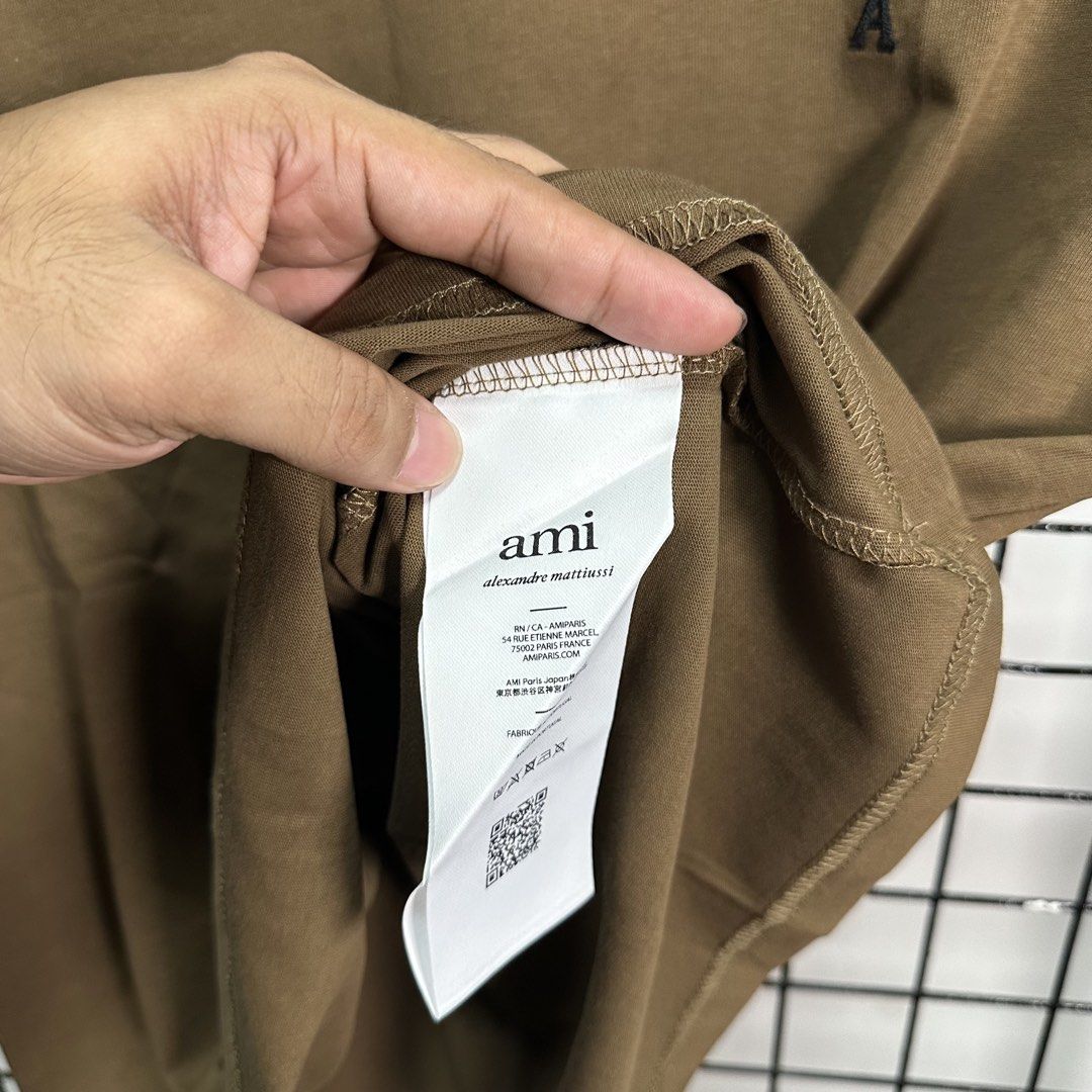 AMI (Category: Activewear) located in Talavera. Submitted by puppyinsane (Listing ID 1445420645, Image 3). Description: LARGE FIT LENGTH: 28 WIDTH: 22 .