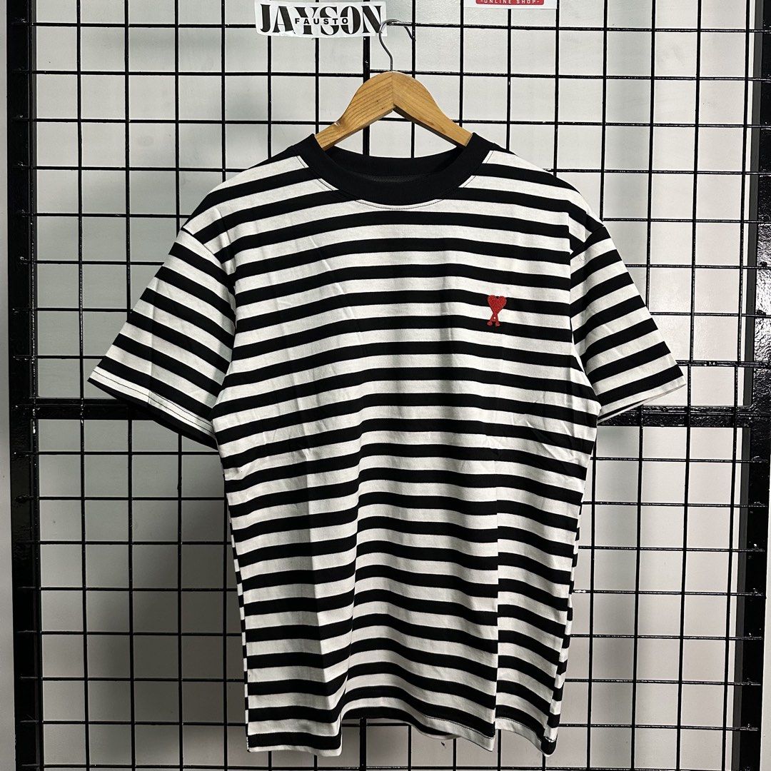 AMI (Category: Activewear) located in Talavera. Submitted by puppyinsane (Listing ID 1445420800, Image 1). Description: LARGE FIT LENGTH: 28 WIDTH: 22 .