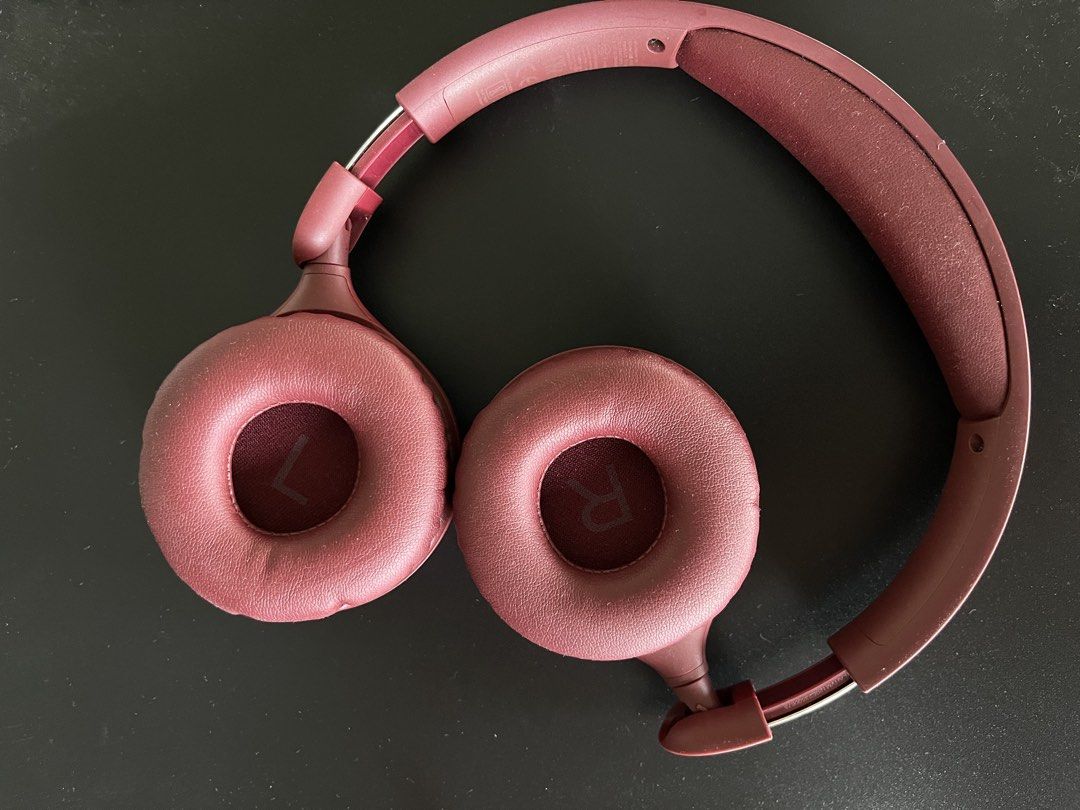 Anker Soundcore H30i Bluetooth 5.3 Headphones (Category: Headphones & Headsets) located in Quezon City. Submitted by ron_1412 (Listing ID 1445480705, Image 2). Description: Unit only, w/ wired audio jack No issues 550 + SF Loc: Quezon City - Anker Soundcore H30i Headphones - Latest Bluetooth 5.3 connectivity - Exclusive BassUp™ technology for deeper bass - Stylish deep red/maroon earcups and headband - Includes a convenient red carrying pouch - I