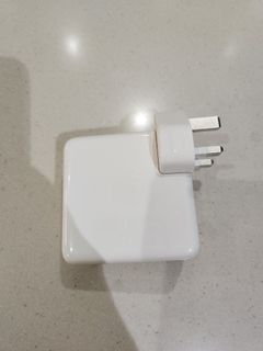 Apple 61W  USB-C Power Adapter502458685346949120