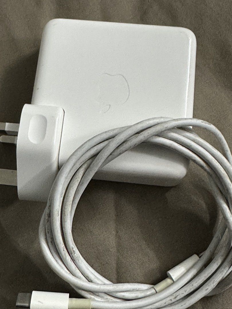 Apple charger 96w489949229440706560