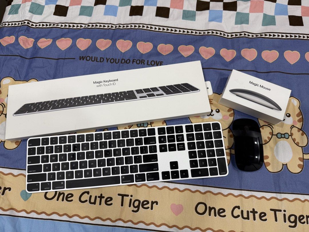 Apple Magic Keyboard with Touch ID and Magic Mouse489950760760791040