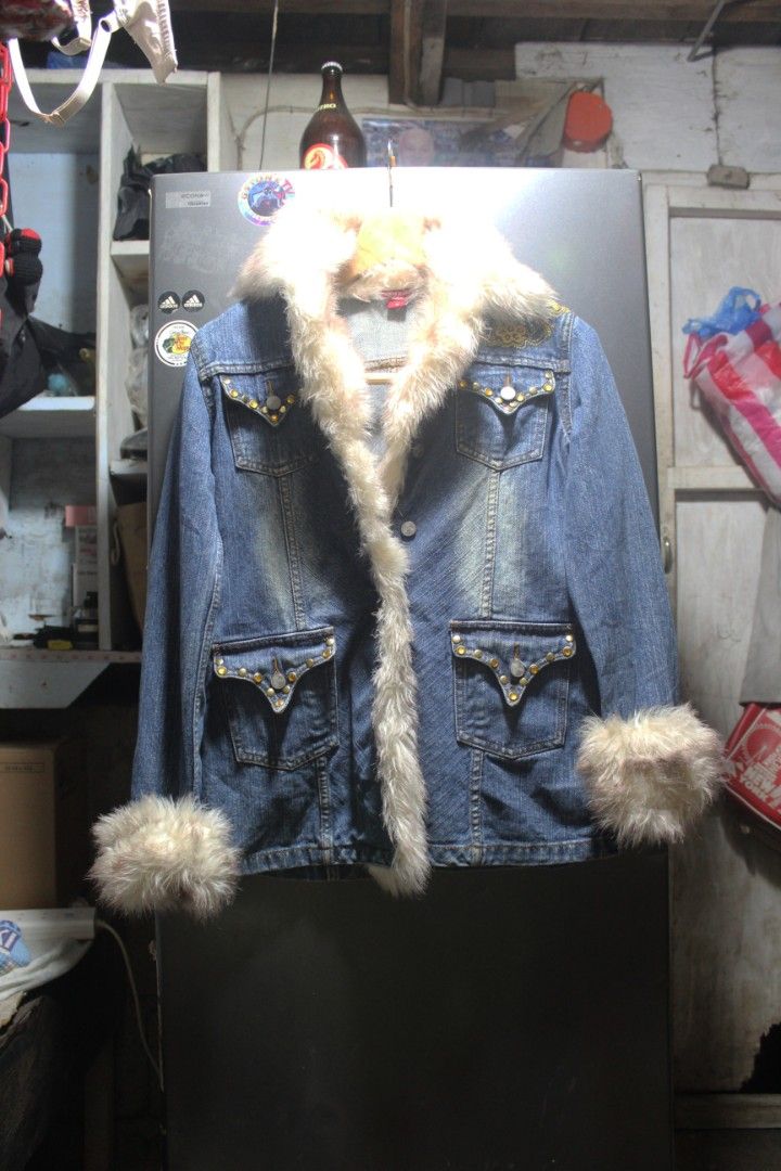 Aspack guess y2k (Category: Coats, Jackets and Outerwear) located in Cantilan. Submitted by randomthrift009 (Listing ID 1445599573, Image 2). Description: - Beige Guess faux leather jacket with stud details on shoulders (Size M) - Blue denim jacket with fluffy white fur trim on collar and cuffs - Both jackets are stylish and great for layering.