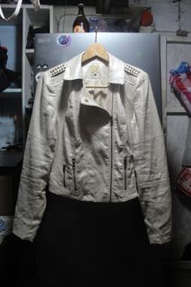 (Category: ) located in . Submitted by randomthrift009 (Listing ID 1445599573, Image 1). Description: .