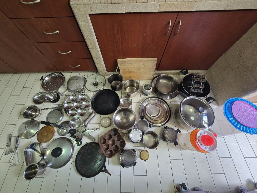 Assorted Stainless Steel Kitchen Utensils and Cookware490410151668633602