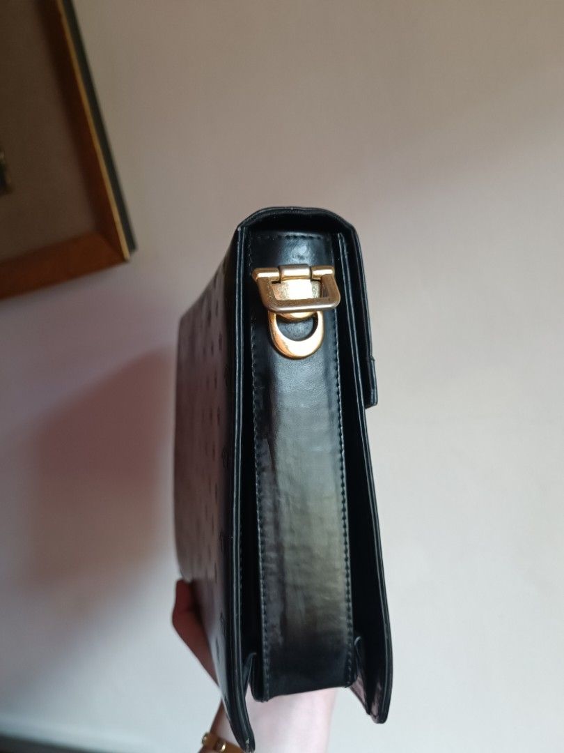 70s Vintage Dior monogram bag (Category: Luxury Bags & Wallets) located in Paranaque City. Submitted by earlylux (Listing ID 1445486206, Image 3). Description: Heavily used vintage piece Outer is maganda pa Powdery inside NOTES & REMINDERS: Do your own research about the bag before buying. Details are posted and also sent via private message, we are not in any way liable for any damage or loss by the courier. Tracking numbers will be sent once pi